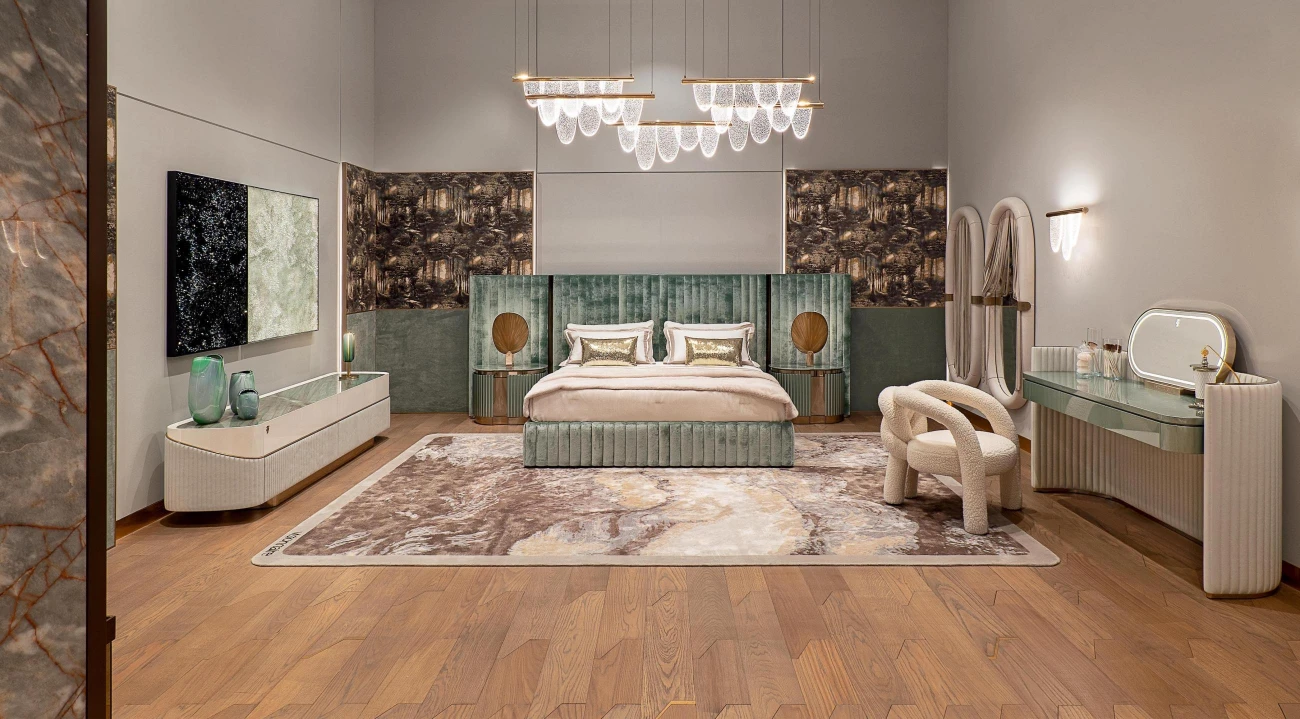 Tato ložnice je dokonalým spojením luxusu a sofistikovaného designu. Sametové čalounění, jemné zlaté akcenty a harmonické přírodní tóny vytvářejí exkluzivní atmosféru plnou komfortu. Designové osvětlení a precizní detaily podtrhují jedinečnost prostoru, kde se každý okamžik mění v dokonalý zážitek.